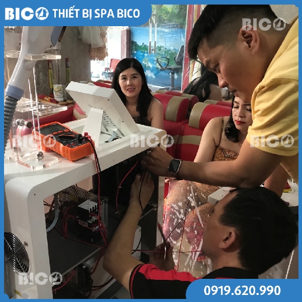 Sửa máy triệt lông cho khách