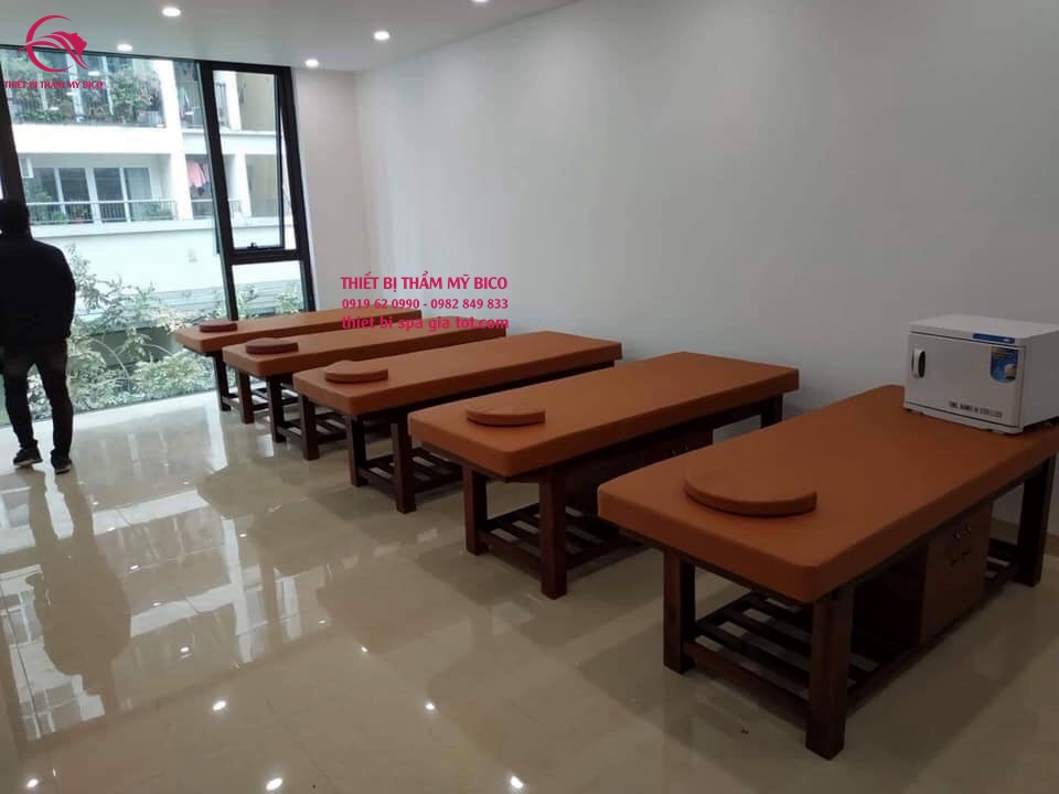 Giường spa cho spa massage Body chẫn gỗ màu đen đệm màu vàng bò kích thước 70 tại HCM